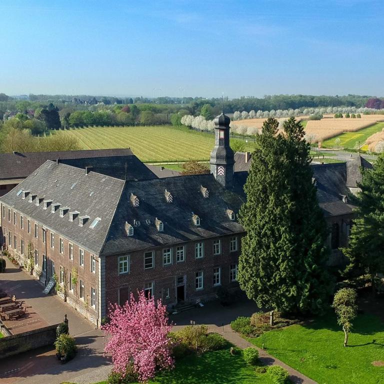 nikolauskloster-luftaufnahme